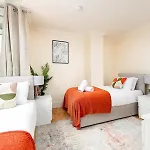New Business & Long Stays- Sleeps7-by Fabaccommodation Bristol