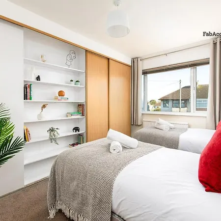 Business & Long Stays- Sleeps7-by Fabaccommodation Bristol
