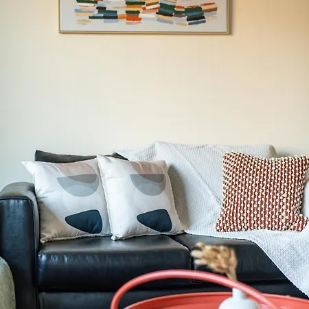Business & Long Stays- Sleeps7-by Fabaccommodation *