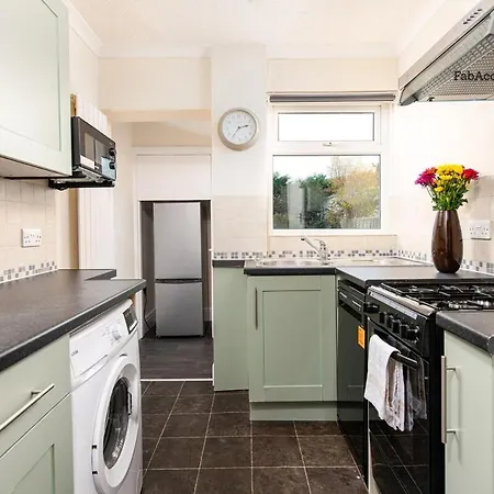 Business & Long Stays- Sleeps7-by Fabaccommodation Apartment Bristol