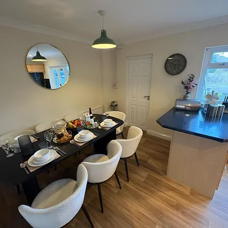 Business & Long Stays- Sleeps7-by Fabaccommodation *