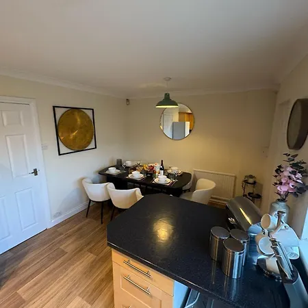 Apartment Business & Long Stays- Sleeps7-by Fabaccommodation