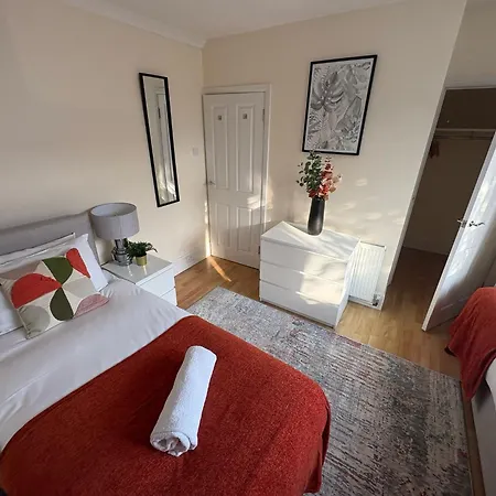 Business & Long Stays- Sleeps7-by Fabaccommodation Bristol