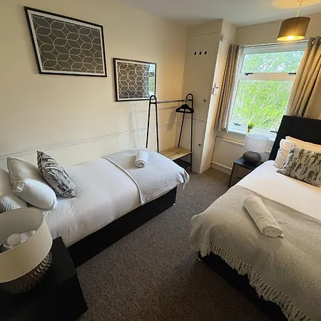 Business & Long Stays- Sleeps7-by Fabaccommodation Bristol