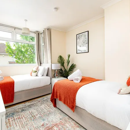 Apartment New Business & Long Stays- Sleeps7-by Fabaccommodation *