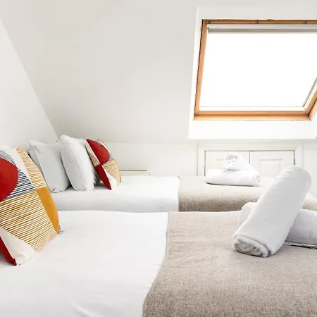 Apartment Business & Long Stays- Sleeps7-by Fabaccommodation *