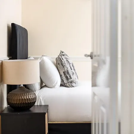 Apartment Business & Long Stays- Sleeps7-by Fabaccommodation