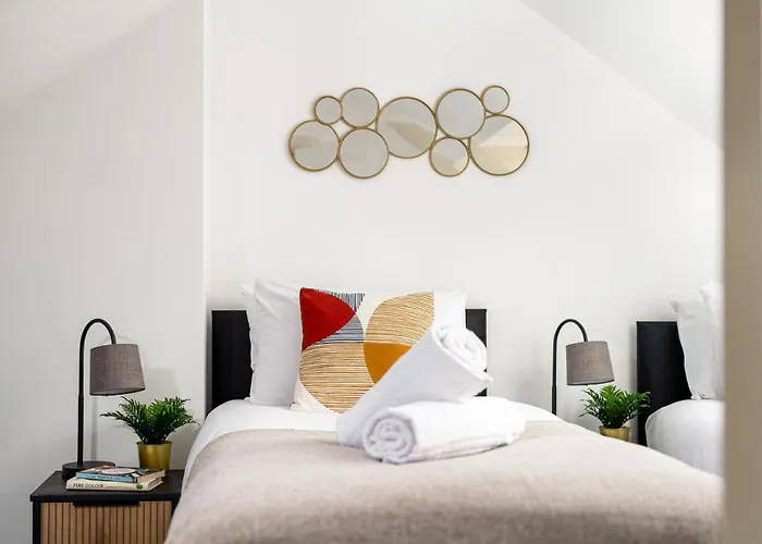 New Business & Long Stays- Sleeps7-by Fabaccommodation Apartman *