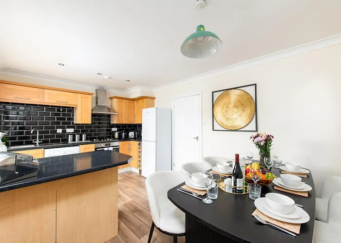 New Business & Long Stays- Sleeps7-by Fabaccommodation *