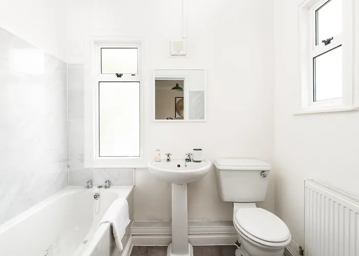 New Business & Long Stays- Sleeps7-by Fabaccommodation *