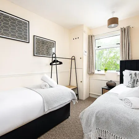 New Business & Long Stays- Sleeps7-by Fabaccommodation 布里斯托