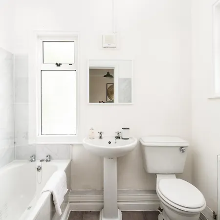 Business & Long Stays- Sleeps7-by Fabaccommodation *