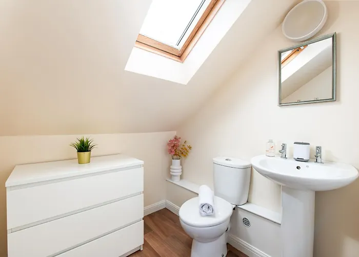 Apartment New Business & Long Stays- Sleeps7-by Fabaccommodation *